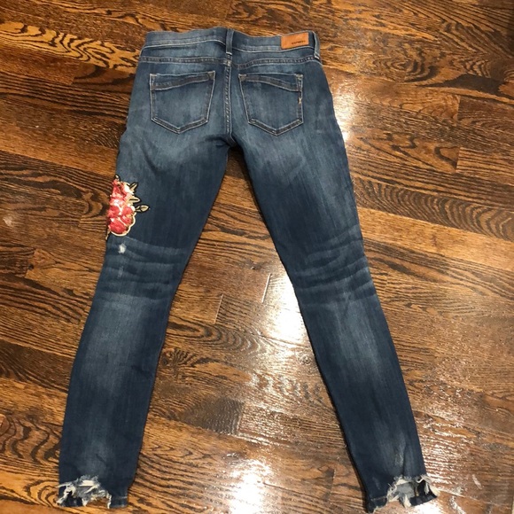 Express mid rise jeans with flower embellishments - Picture 4 of 4